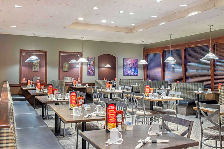 Days Inn & Conference Centre by Wyndham Camrose Norsemen