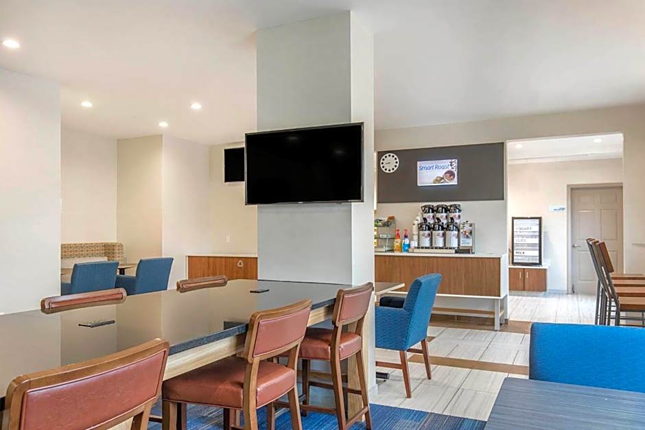 Holiday Inn Express & Suites Chicago West - St Charles By IHG