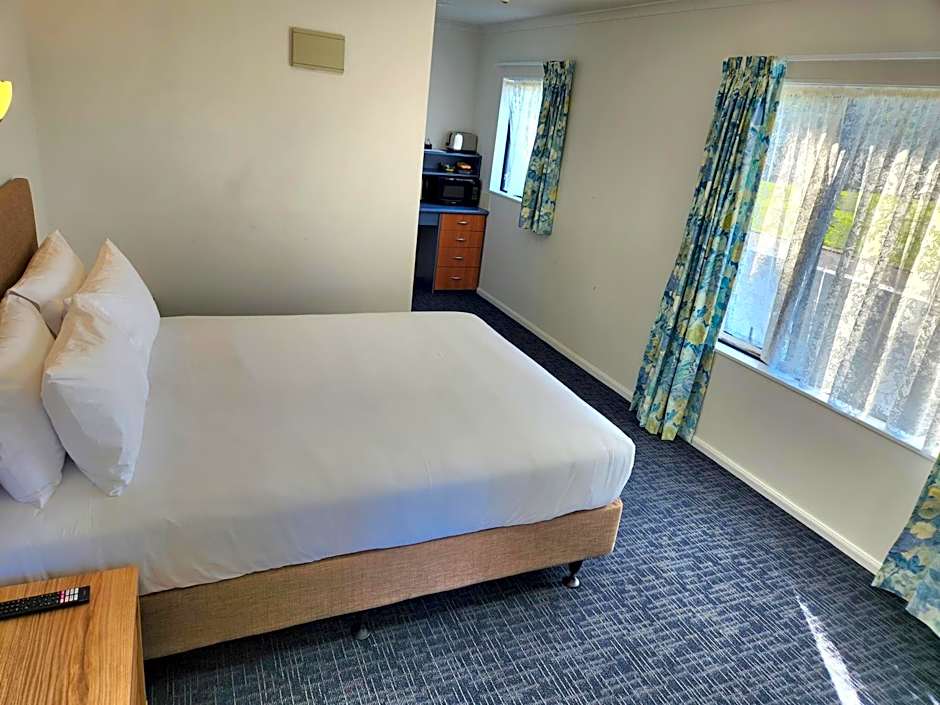 Botany Palms Motel