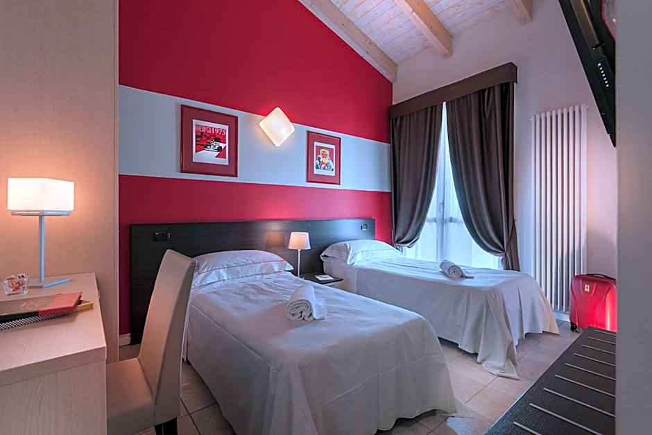Photo 1 of 9 of Quadruple Room