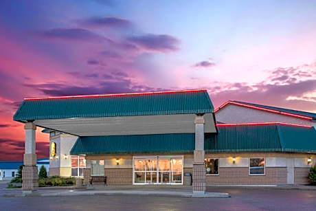Super 8 by Wyndham Portage La Prairie MB