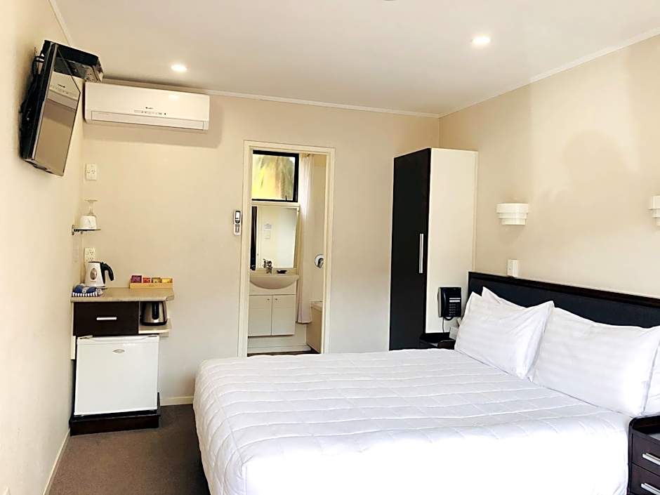 Tudor Court Motor Lodge