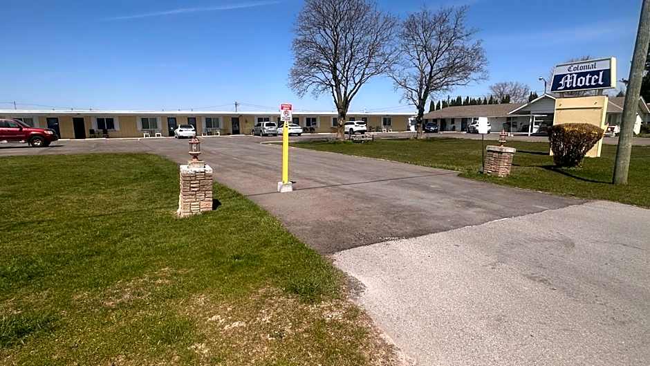Colonial Motel