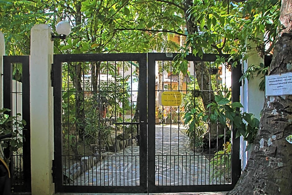 Golden Monkey Beach Hotel