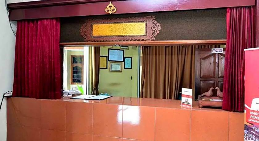 RedDoorz Plus @ Laweyan