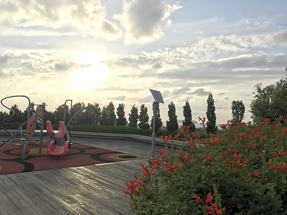 Sunset Seaview Vacation Condos @ Infinity Avenue