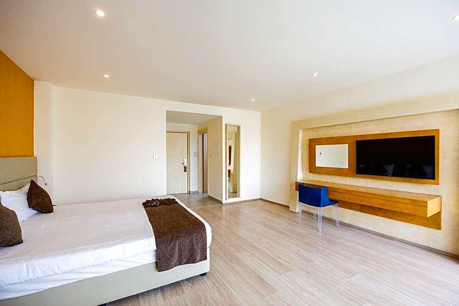 Melpo Antia Hotel & Suites