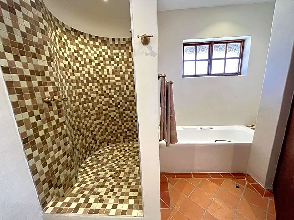 MILIMA Big 5 Safari Lodge