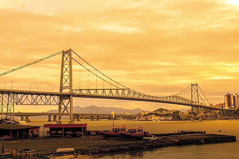 Studios Rio Branco by Viva - Prédio moderno, aptos com cama king-size no centro de Floripa