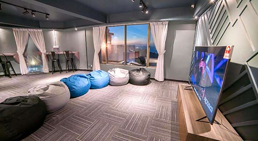 Homy Seafront Hostel