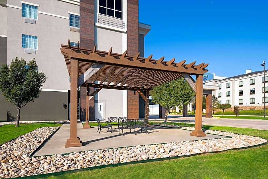 La Quinta Inn & Suites by Wyndham Denton - University Drive