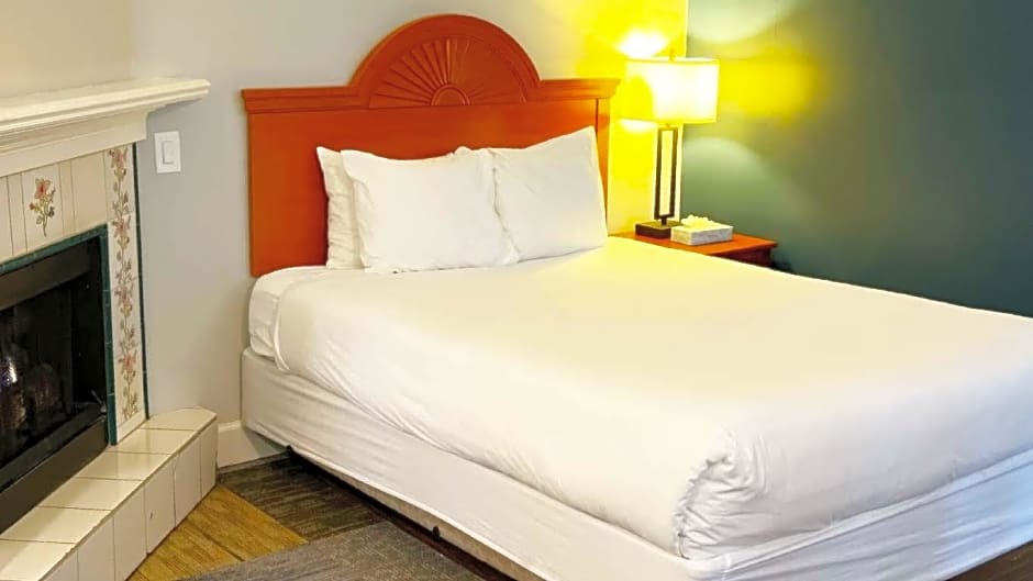 Rose Garden Inn – Berkeley, CA