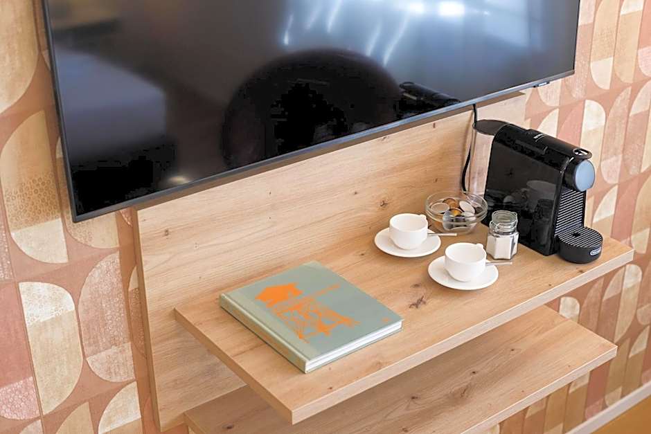 ELECTRIC Rooms & Suites