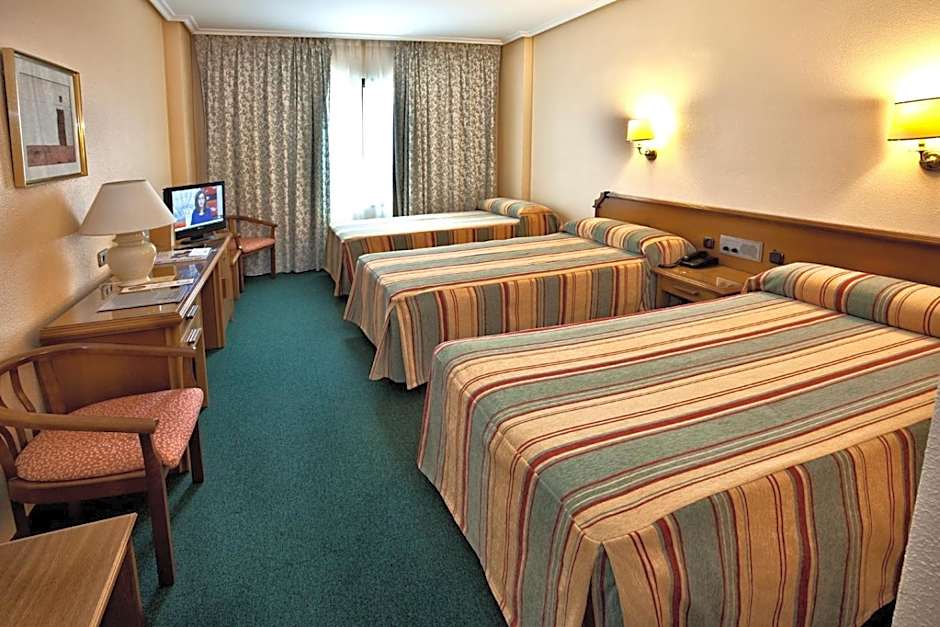Photo 1 of 4 of Triple Room