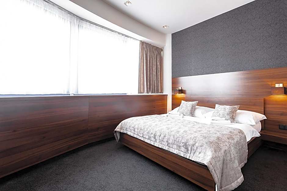 Tempus Club Garni Hotel