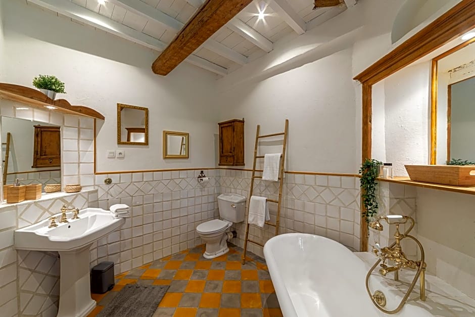 Le Mas des Cerisiers JACUZZI et SAUNA inclus pour tous les logements