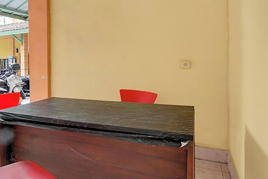 OYO Life 93265 Kos Cendana Seruni Raya