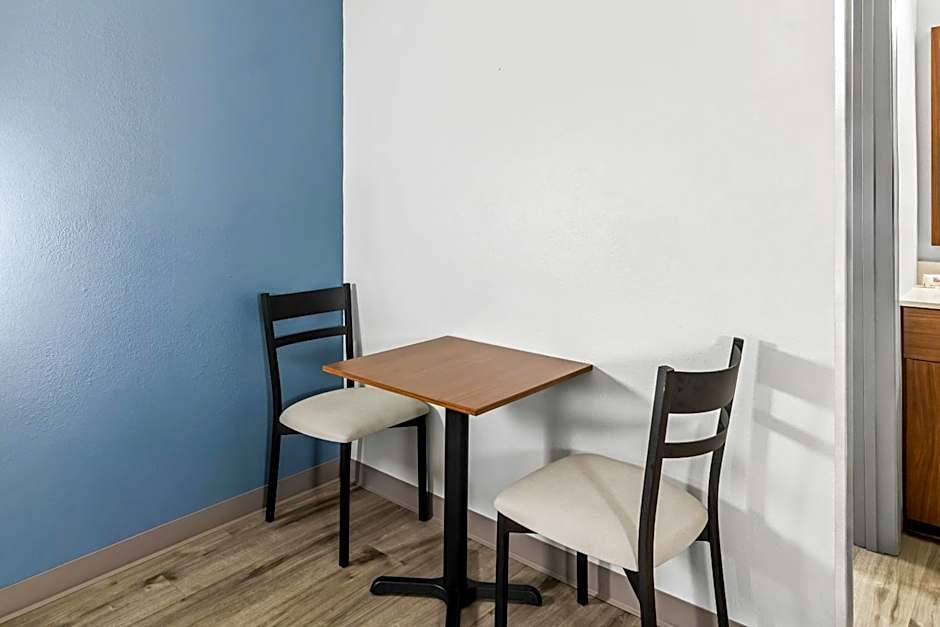 HomeTowne Studios Florence, KY-Cincinnati Airport