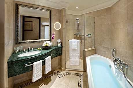 1 King Premium Mediterranean Sea View