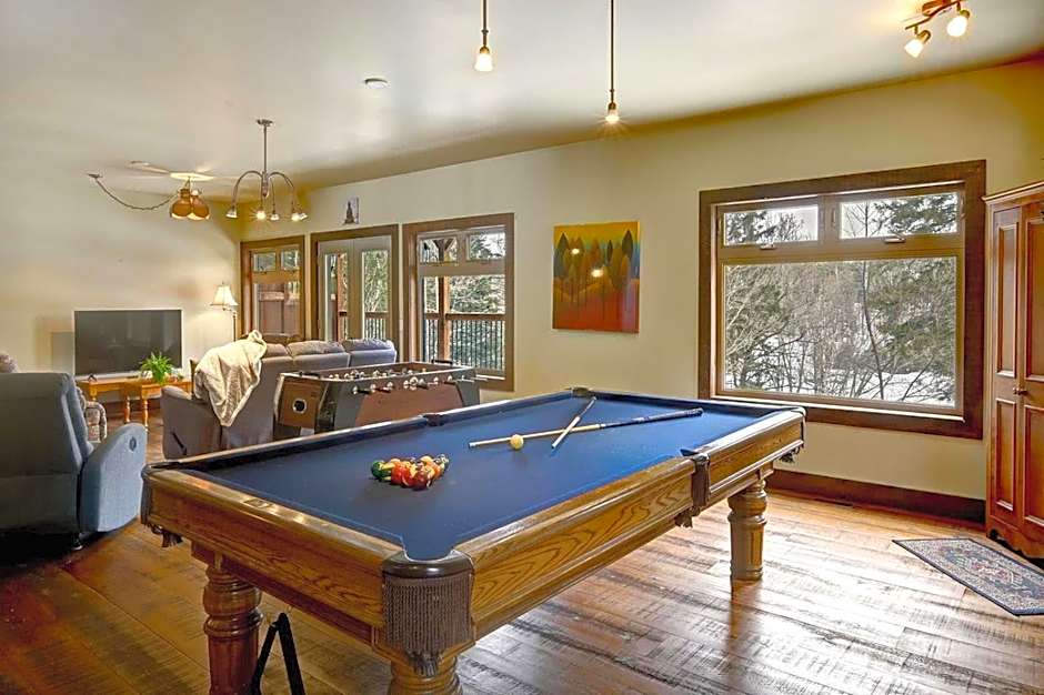 Front RIVER private BEACH 2 HOT TUBS 15 p SAUNA