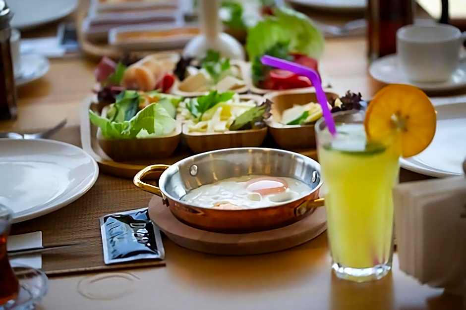 Grand Atakum Hotel
