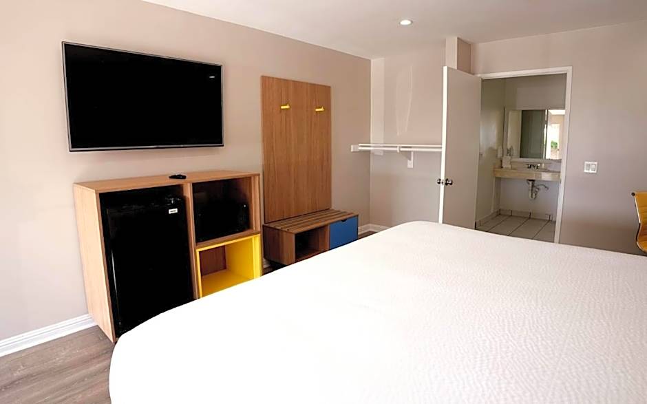 Days Inn by Wyndham Hemet