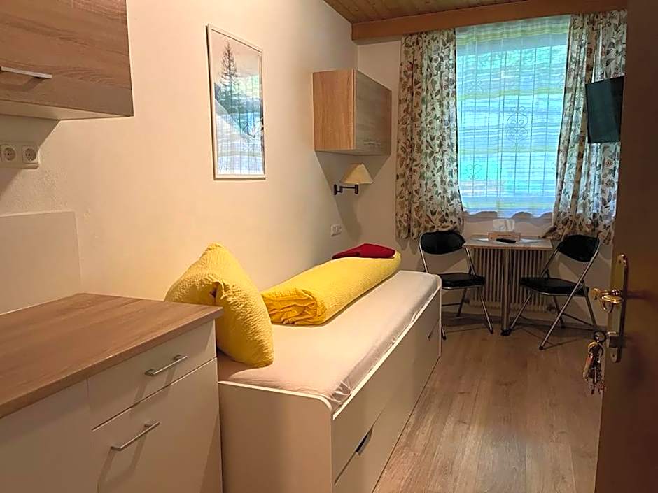 Pension Steiner, 6143 Matrei am Brenner!!Check-in between 15 - 21 o'clock!! No breakfast