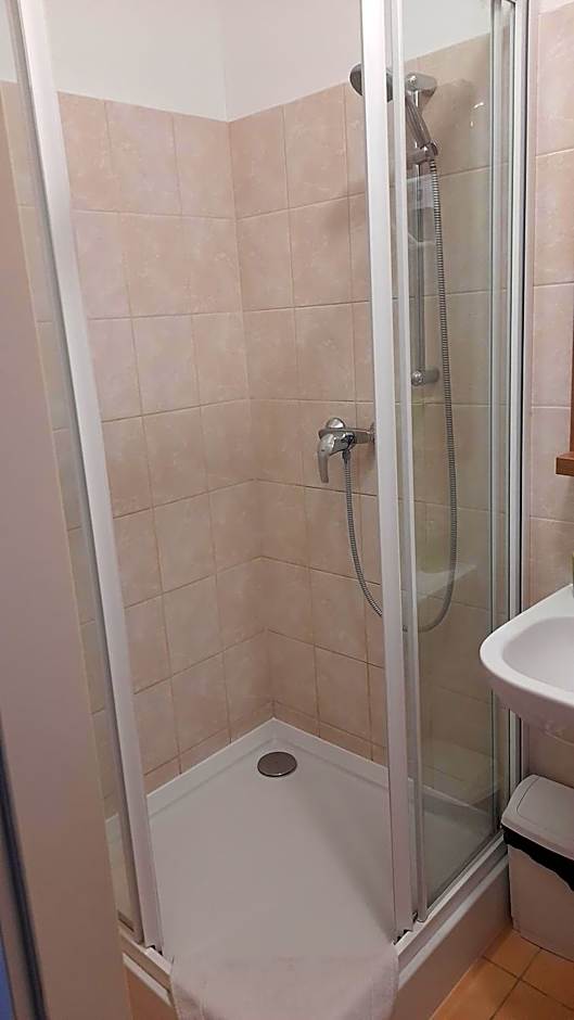 Jázmin panzió bőséges reggelivel közös konyhával a centrumban