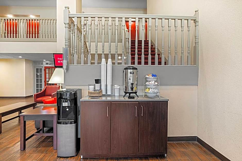 Red Roof Inn & Suites Albany, GA