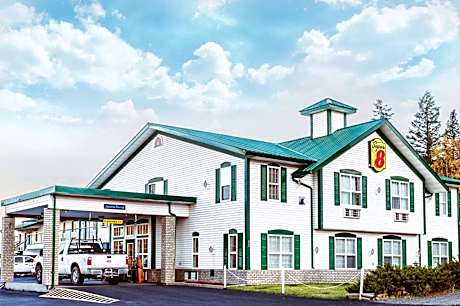 Super 8 by Wyndham 100 Mile House