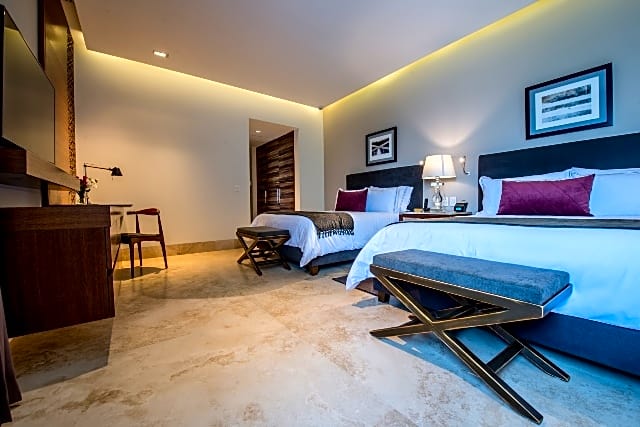 Square Small Luxury Hotel