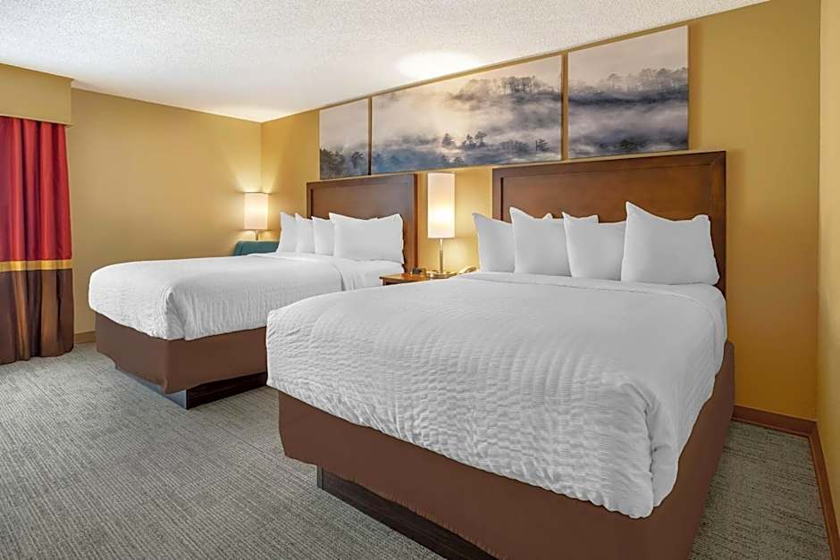 Clarion Pointe Cherokee