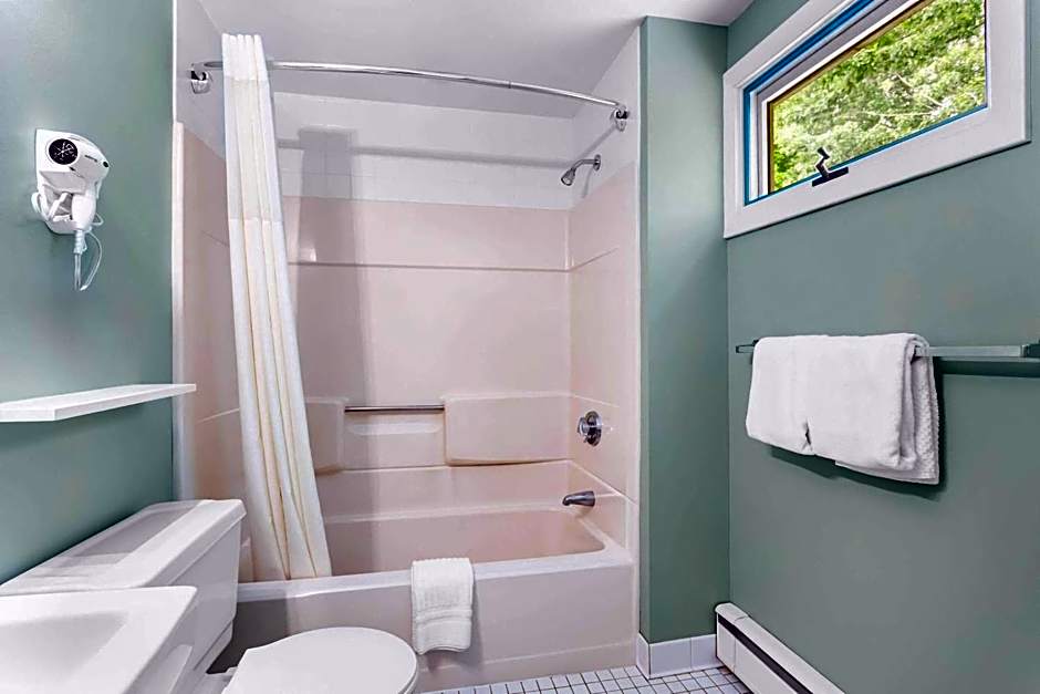 Rodeway Inn Gorham Riverside