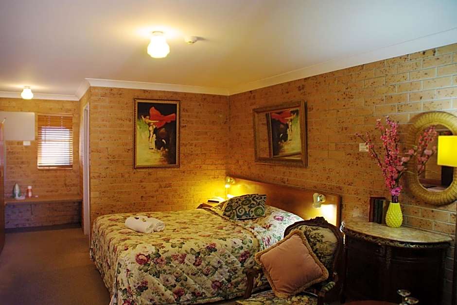 White Lanterns Motel