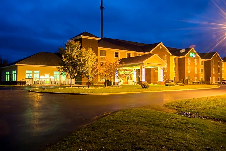 Holiday Inn Express Hotel & Suites Acme-Traverse City