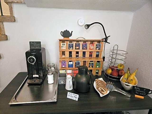 Hotel Alt Cues