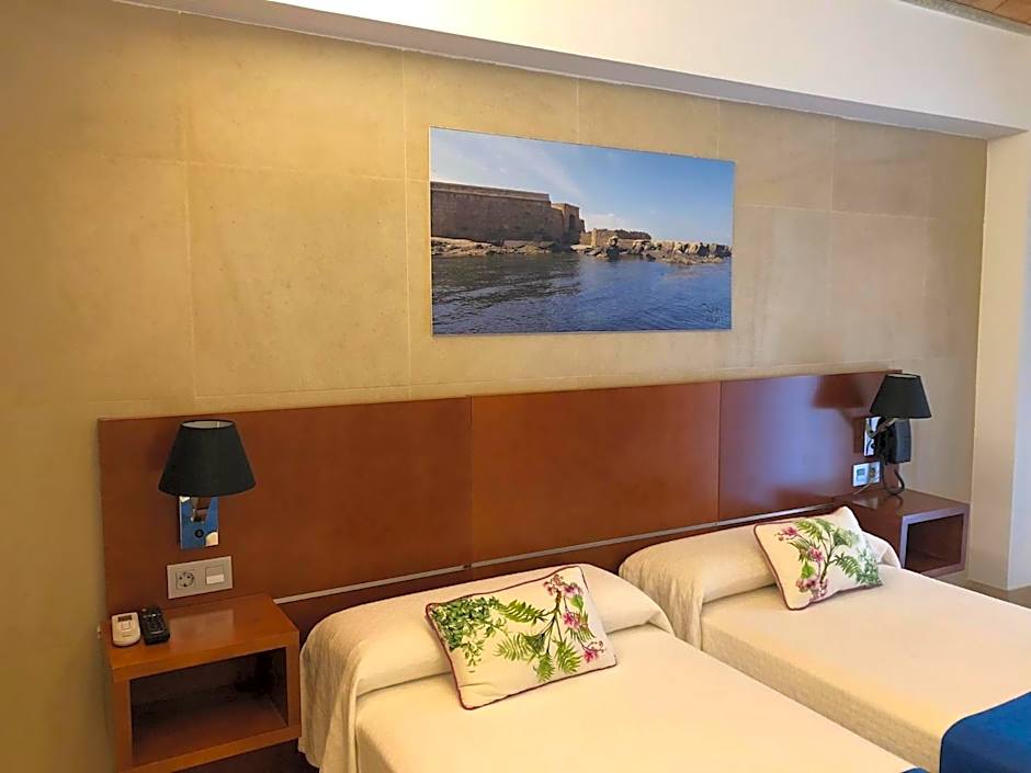 HOTEL ISLA PLANA