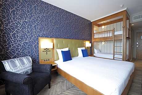 Family Connecting Rooms with Swimming Pool Access