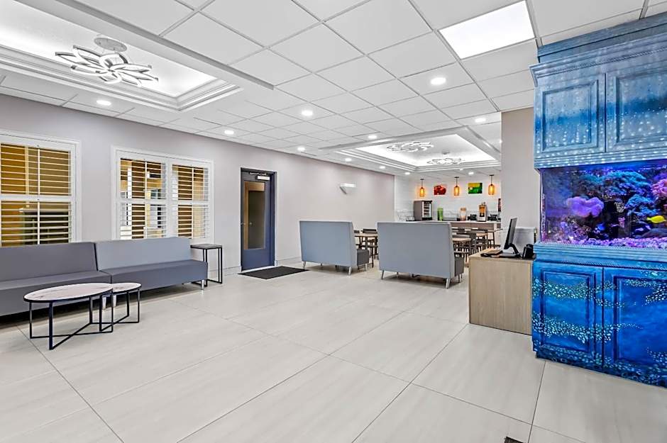 Quality Inn Airport - Cruise Port