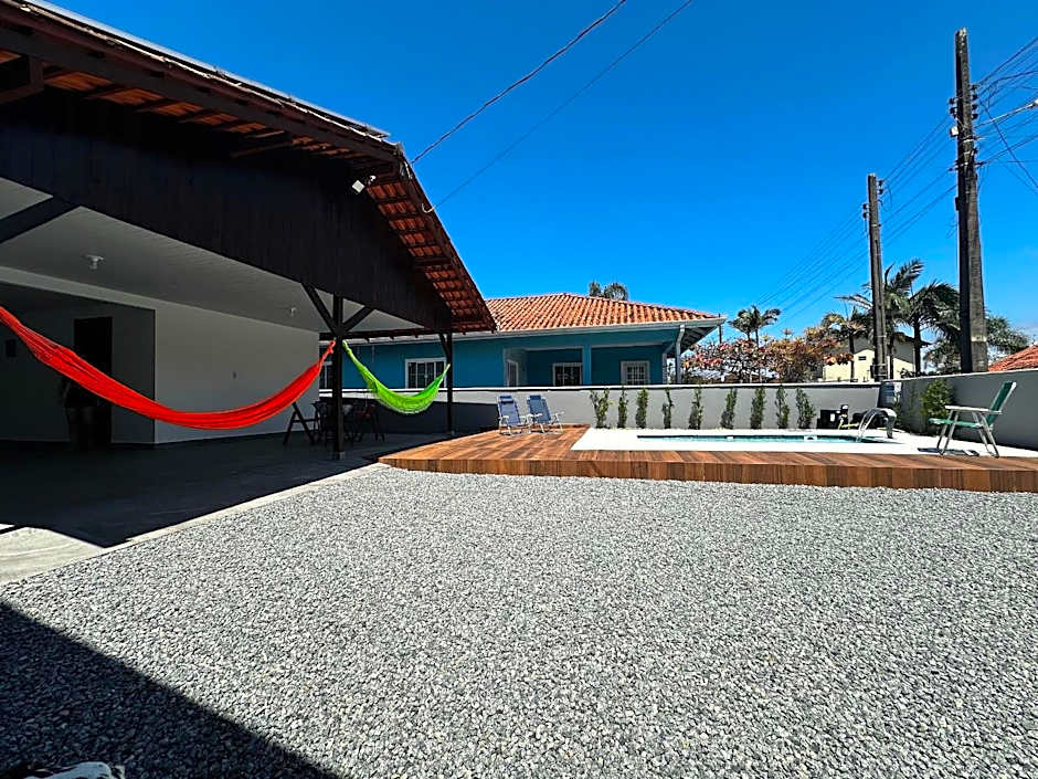 BS01- Casa com Piscina Aquecida e Churrasqueira