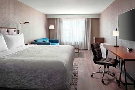Junior Suite, 1 King, Alternate bed: sofa bed