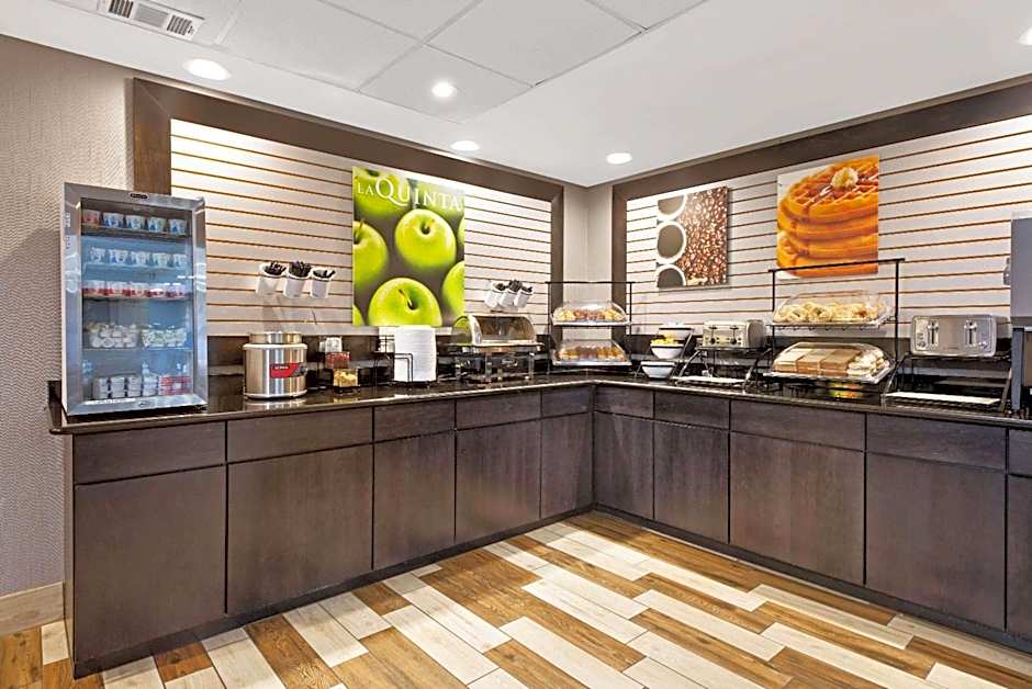 La Quinta Inn & Suites by Wyndham DC Metro Capitol Beltway