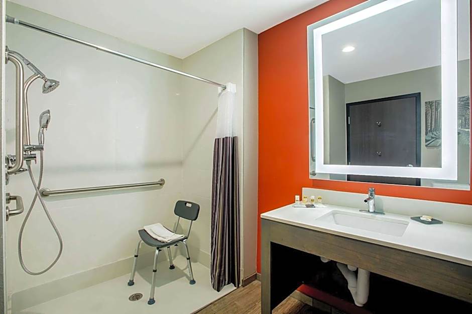 La Quinta Inn & Suites by Wyndham Pittsburg