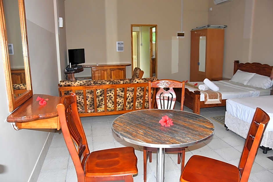 Reef Holiday Apartments