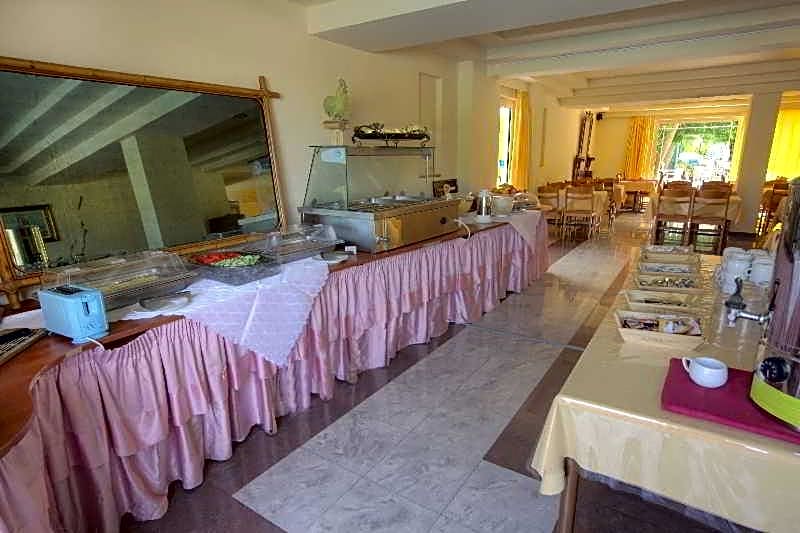 Kassandra Family Aparthotel & SPA