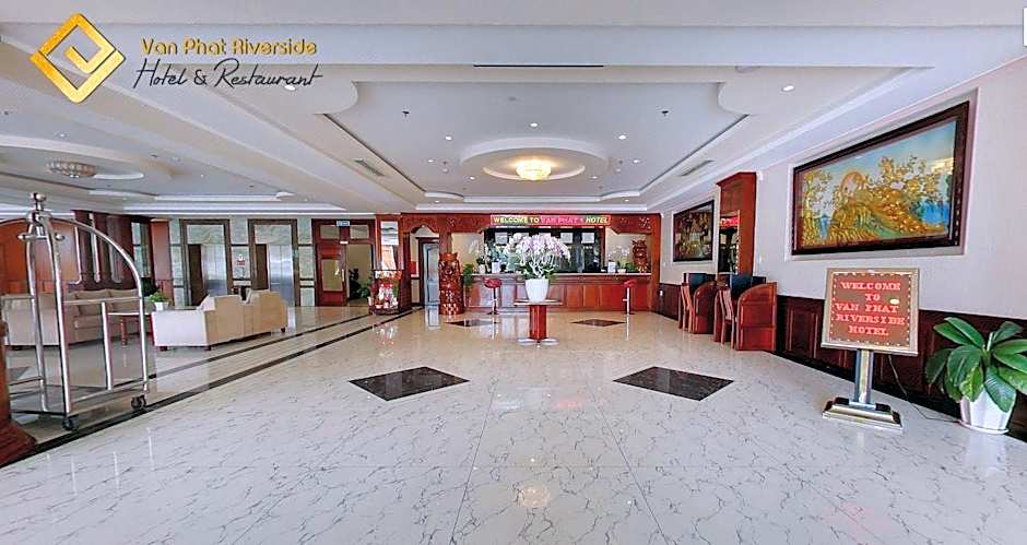 Van Phat Riverside Hotel