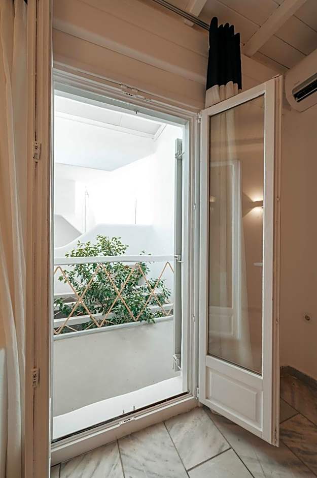 Mr & Mrs White Mykonos