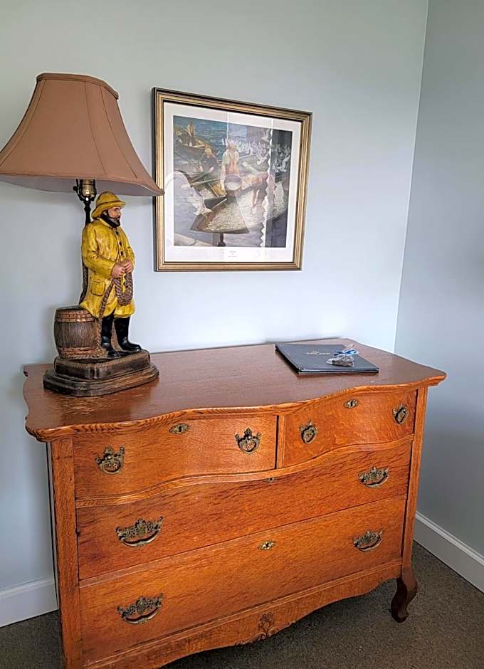 East Wind Inn & Suites