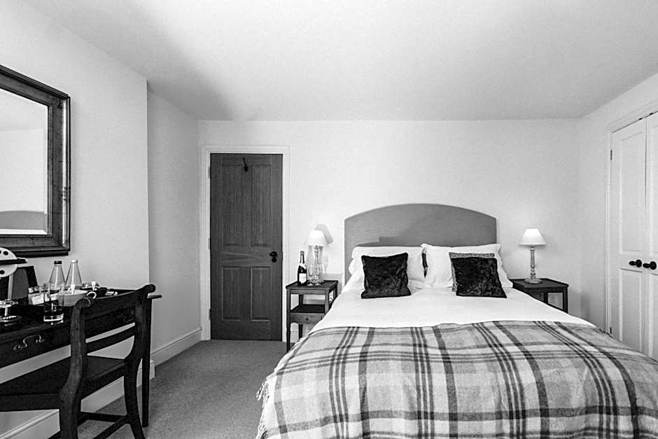 Cat and Custard Pot Inn