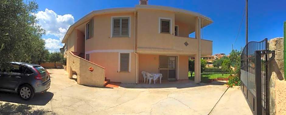 Appartamenti in Villa con ampio giardino esterno